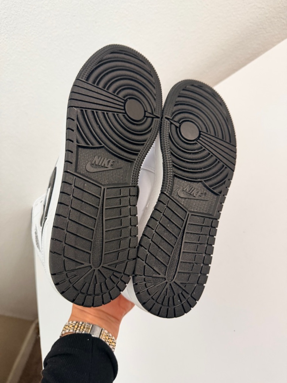 Nike Team Jumpman This Kid’s Air Jordan 1 Mid A Clean “White/Black” Makeover - Picture 4 of 5